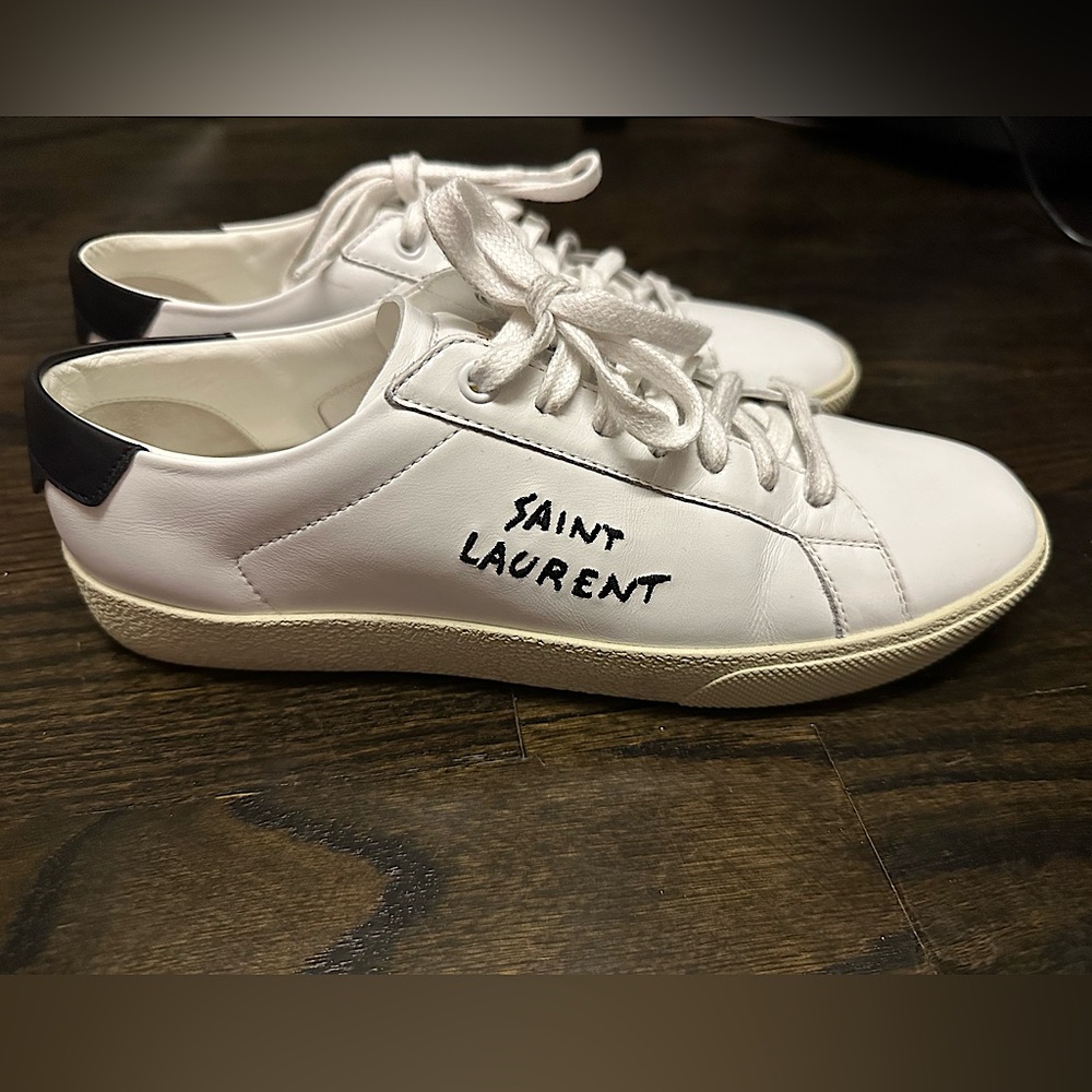 Court Classic Low Top Sneaker (Women)